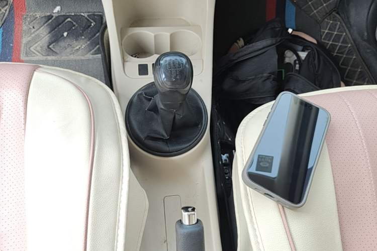 Used Skoda Fabia 2014 1.4L Manual Crystal Edition Gear Lever