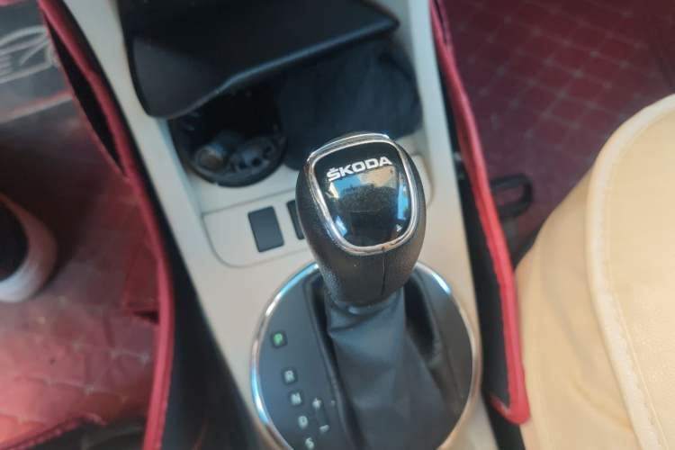 Used Skoda Fabia 2014 1.4L Automatic Crystal Edition Gear Lever