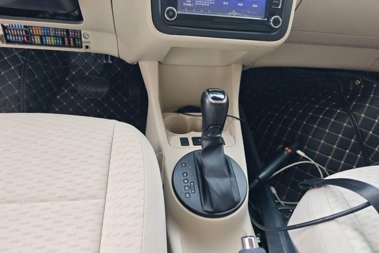 Used Skoda Fabia 2014 1.4L Automatic Crystal Edition Gear Lever