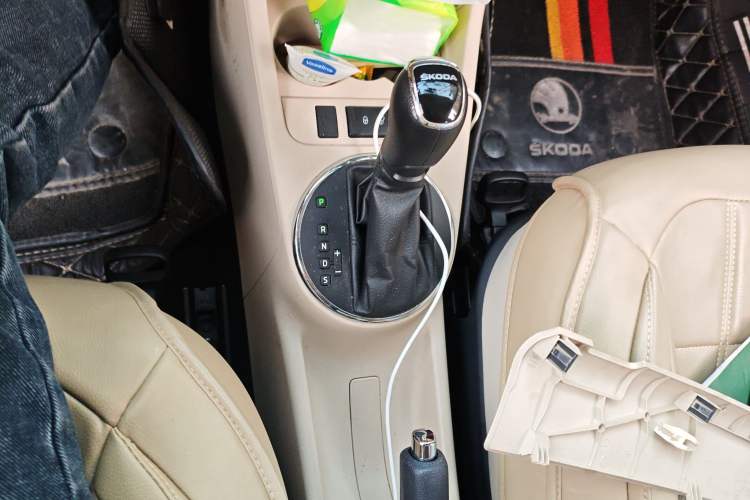 Used Skoda Fabia 2014 1.4L Automatic Crystal Edition Gear Lever