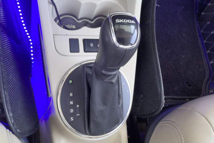 Used Skoda Fabia 2014 1.4L Automatic Crystal Edition Gear Lever