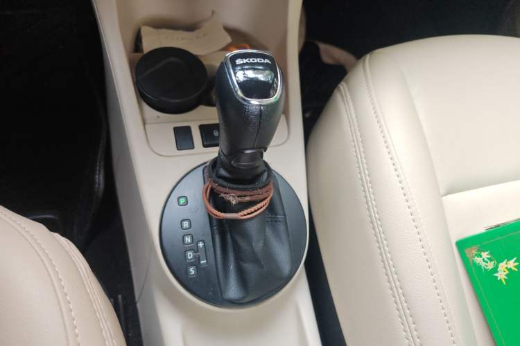 Used Skoda Fabia 2014 1.4L Automatic Crystal Edition Gear Lever