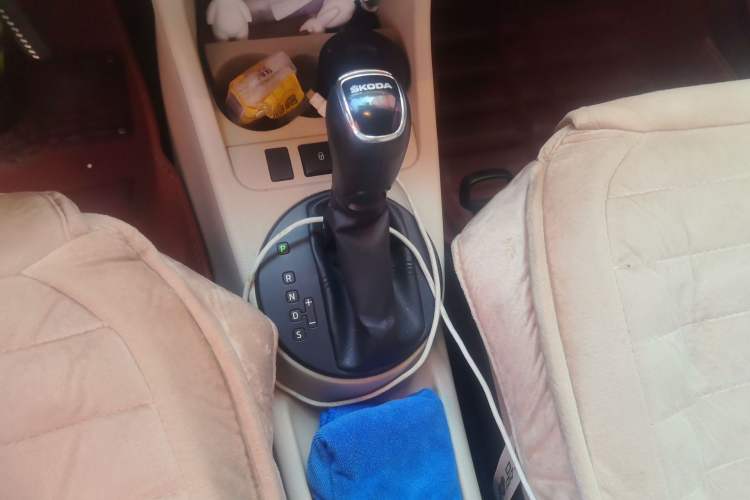Used Skoda Fabia 2014 1.4L Automatic Crystal Edition Gear Lever