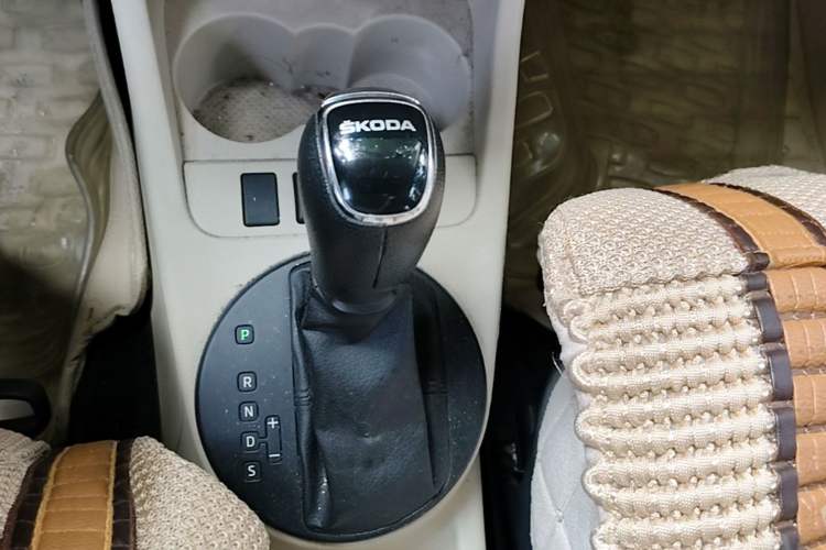 Used Skoda Fabia 2014 1.4L Automatic Crystal Edition Gear Lever