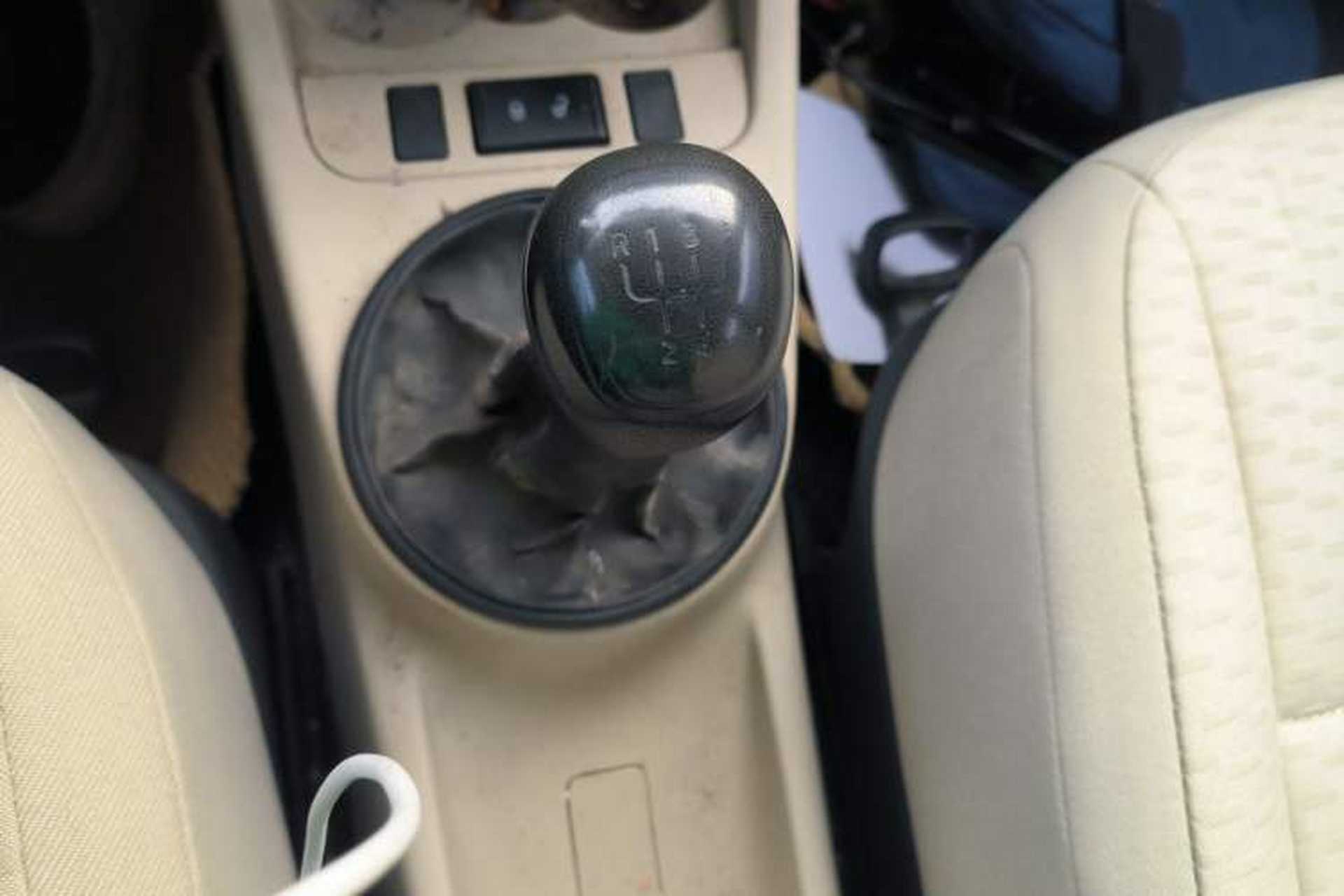 Used Skoda Fabia 2014 1.4L Manual Crystal Edition Gear Lever