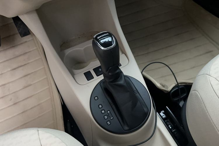 Used Skoda Fabia 2014 1.4L Automatic Crystal Edition Gear Lever