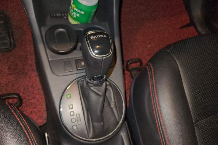 Used Skoda Fabia 2014 1.6L Automatic Sport Edition Gear Lever