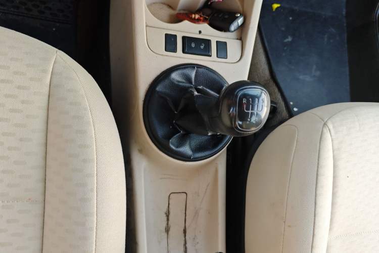 Used Skoda Fabia 2014 1.4L Manual Crystal Edition Gear Lever