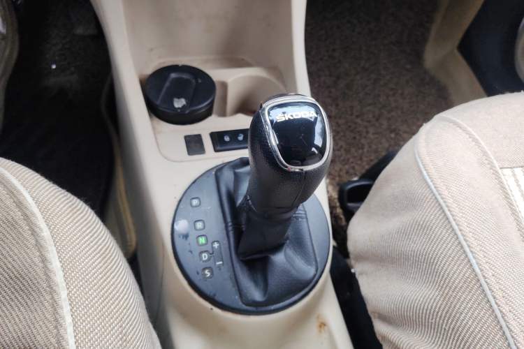 Used Skoda Fabia 2014 1.4L Automatic Crystal Edition Gear Lever