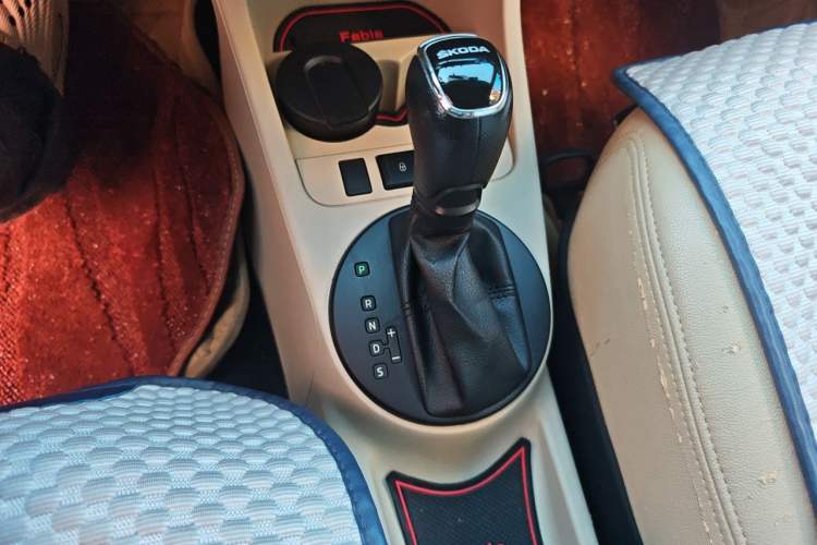 Used Skoda Fabia 2014 1.4L Automatic Crystal Edition Gear Lever