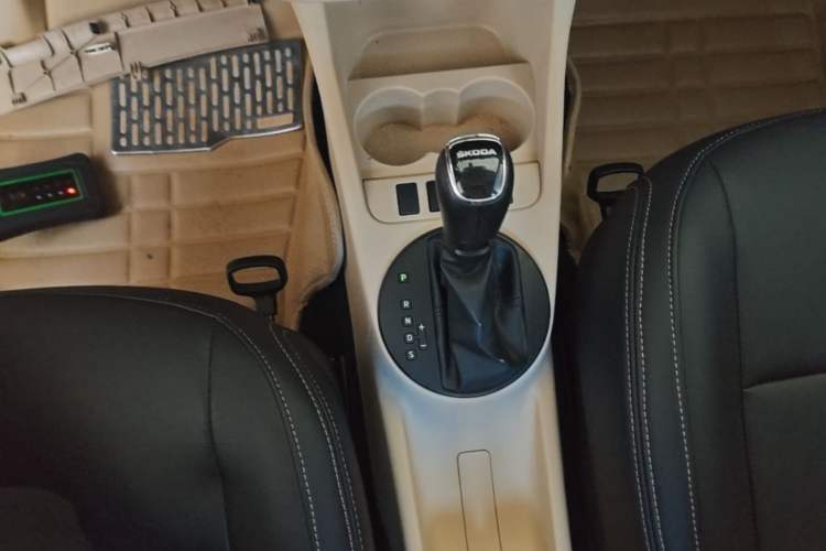 Used Skoda Fabia 2014 1.4L Automatic Crystal Edition Gear Lever