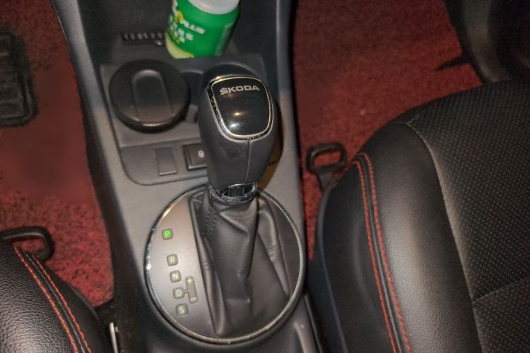 Used Skoda Fabia 2014 1.6L Automatic Sport Edition Gear Lever