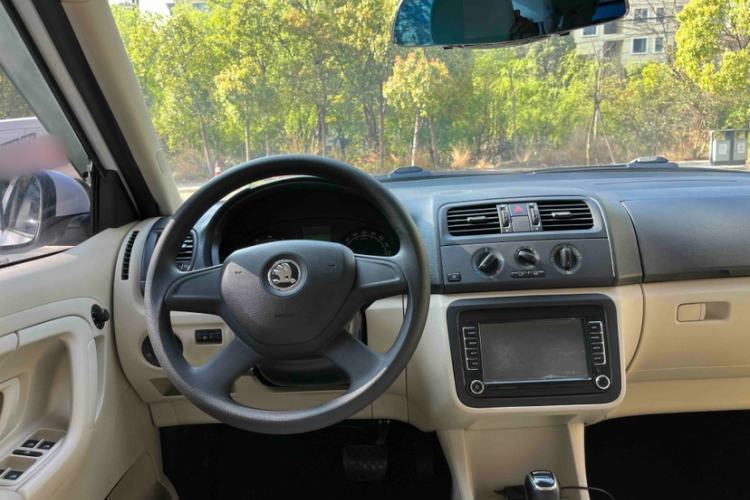 Used Skoda Fabia 2014 1.4L Automatic Crystal Edition Interior 12