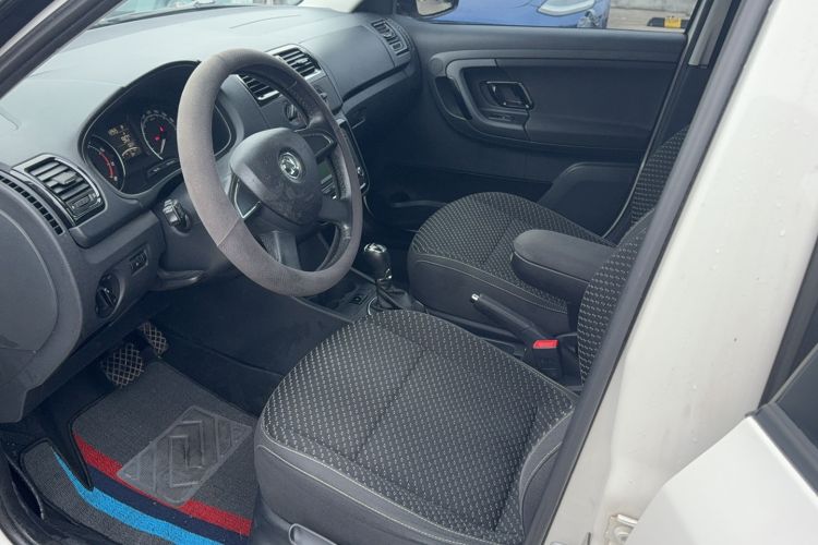 Used Skoda Fabia 2014 1.6L Automatic Sport Edition Interior 3
