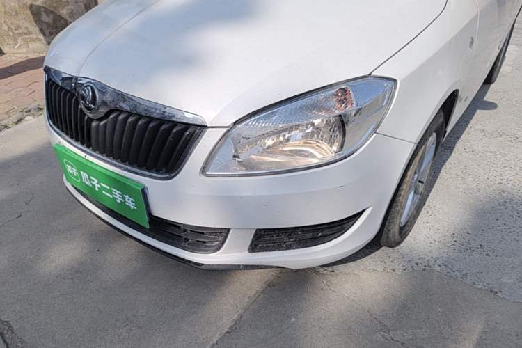 Used Skoda Fabia 2014 1.4L Manual Crystal Edition Left Front Headlight