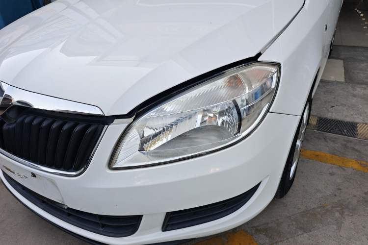 Used Skoda Fabia 2014 1.4L Automatic Crystal Edition Left Front Headlight