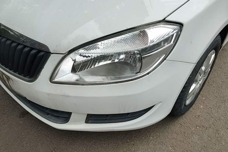 Used Skoda Fabia 2014 1.4L Automatic Crystal Edition Left Front Headlight