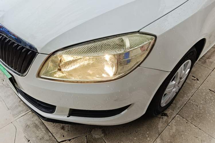Used Skoda Fabia 2014 1.4L Automatic Crystal Edition Left Front Headlight