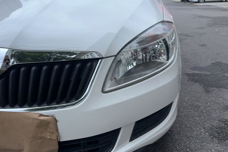 Used Skoda Fabia 2014 1.4L Automatic Crystal Edition Left Front Headlight