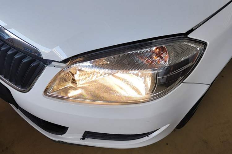 Used Skoda Fabia 2014 1.4L Automatic Crystal Edition Left Front Headlight