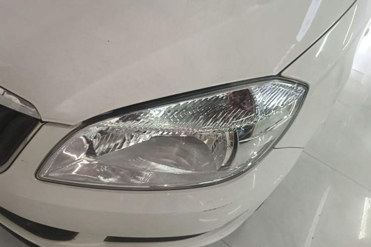 Used Skoda Fabia 2014 1.4L Manual Crystal Edition Left Front Headlight