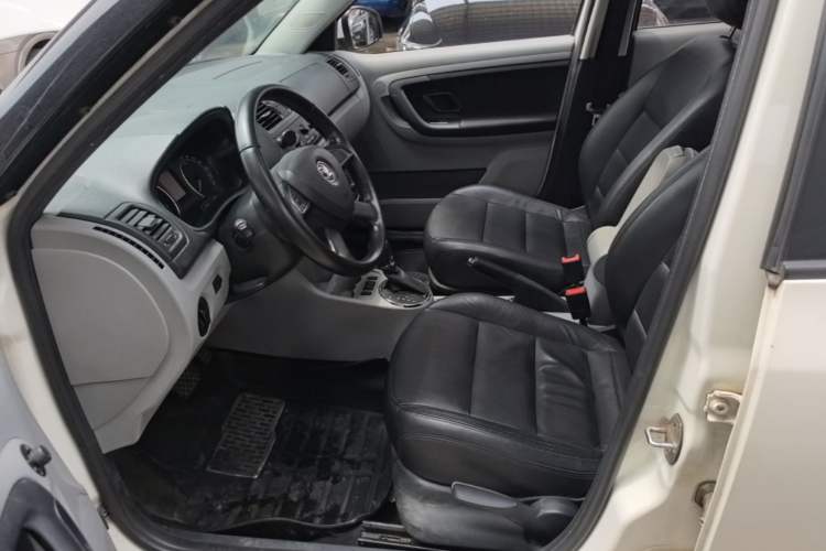 Used Skoda Fabia 2014 1.6L Automatic Crystal Edition Left Front Seat