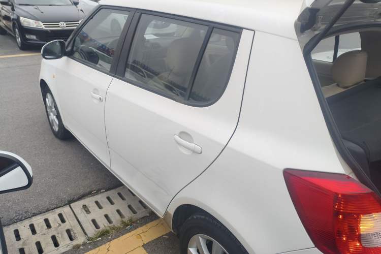 Used Skoda Fabia 2014 1.4L Automatic Crystal Edition Left Side