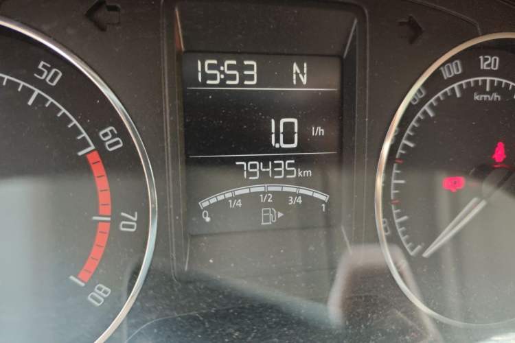Used Skoda Fabia 2014 1.4L Automatic Crystal Edition Odometer Close Up