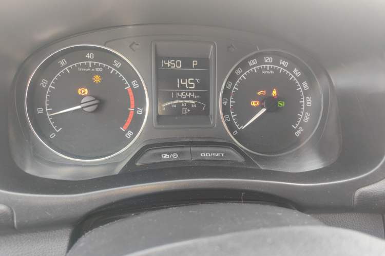 Used Skoda Fabia 2014 1.6L Automatic Sport Edition Odometer Close Up
