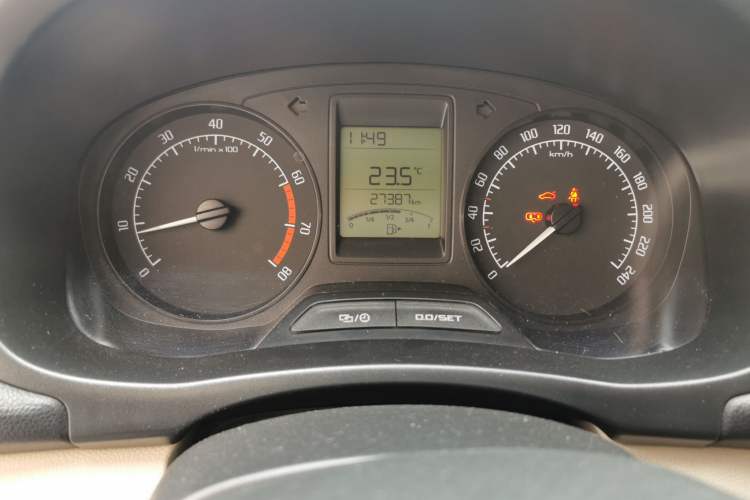 Used Skoda Fabia 2014 1.4L Manual Crystal Edition Odometer Close Up