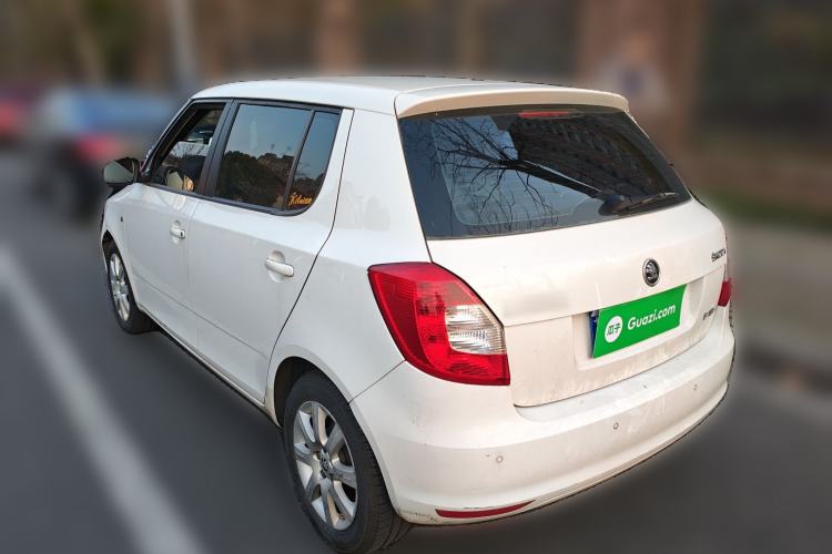 Used Skoda Fabia 2014 1.4L Automatic Crystal Edition Rear Left 45 Deg