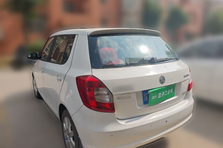 Used Skoda Fabia 2014 1.4L Automatic Crystal Edition Rear Left 45 Deg