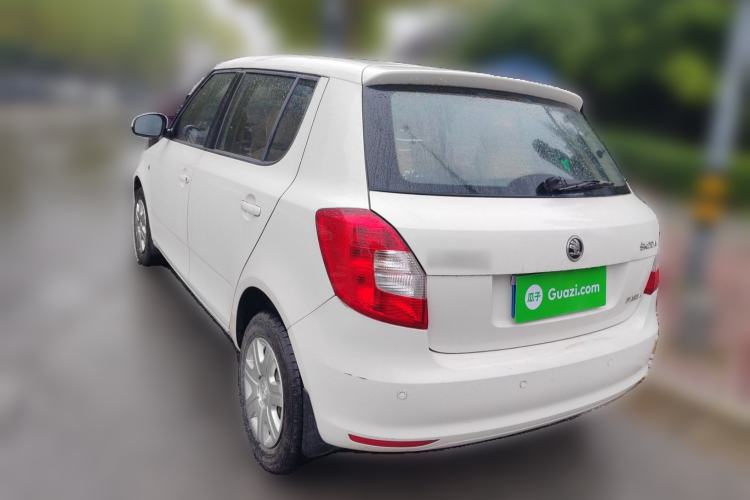 Used Skoda Fabia 2014 1.4L Automatic Crystal Edition Rear Left 45 Deg