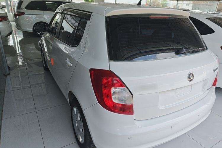Used Skoda Fabia 2014 1.4L Automatic Crystal Edition Rear Left 45 Deg