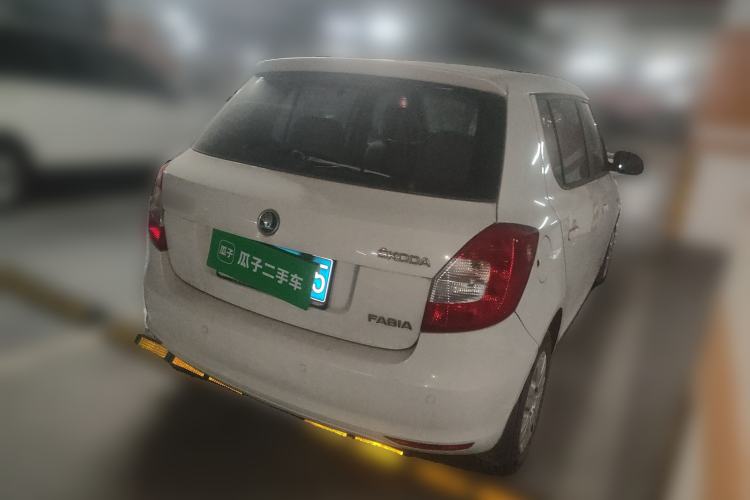 Used Skoda Fabia 2014 1.4L Automatic Crystal Edition Rear Right 45 Deg