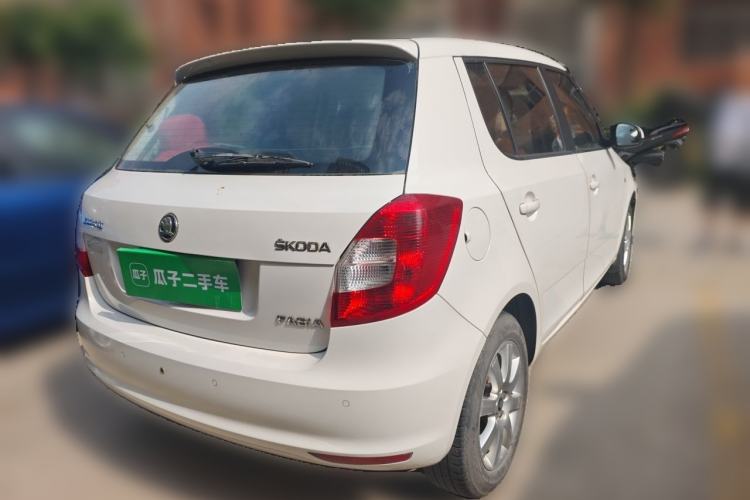 Used Skoda Fabia 2014 1.4L Automatic Crystal Edition Rear Right 45 Deg