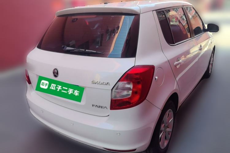 Used Skoda Fabia 2014 1.4L Automatic Crystal Edition Rear Right 45 Deg