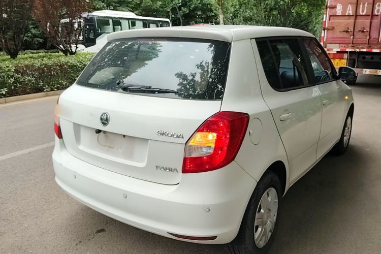 Used Skoda Fabia 2014 1.4L Automatic Crystal Edition Rear Right 45 Deg
