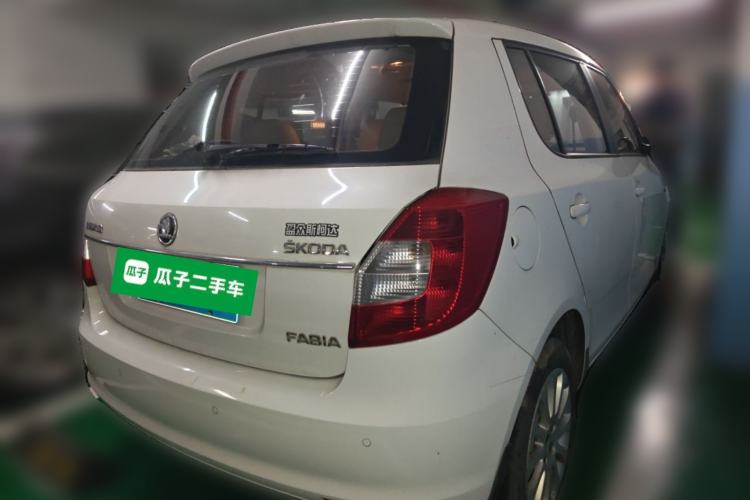 Used Skoda Fabia 2014 1.6L Automatic Crystal Edition Rear Right 45 Deg