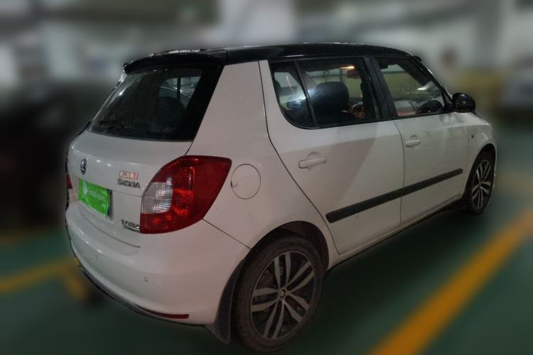 Used Skoda Fabia 2014 1.6L Automatic Sport Edition Rear Right 45 Deg