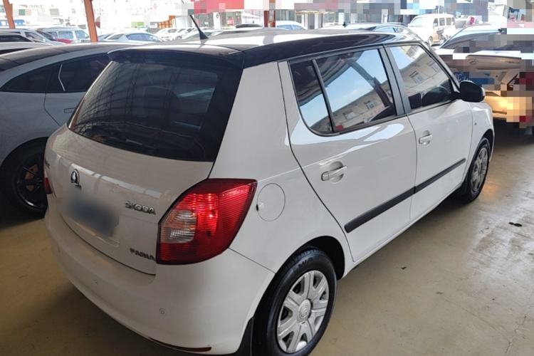Used Skoda Fabia 2014 1.4L Automatic Crystal Edition Rear Right 45 Deg