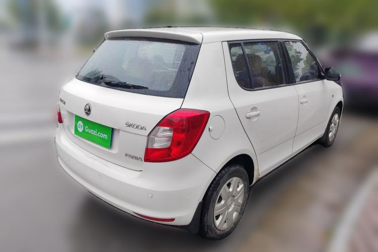Used Skoda Fabia 2014 1.4L Automatic Crystal Edition Rear Right 45 Deg