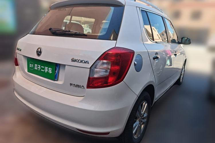 Used Skoda Fabia 2014 1.4L Automatic Crystal Edition Rear Right 45 Deg