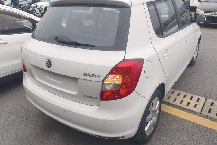 Used Skoda Fabia 2014 1.4L Automatic Crystal Edition Rear Right 45 Deg