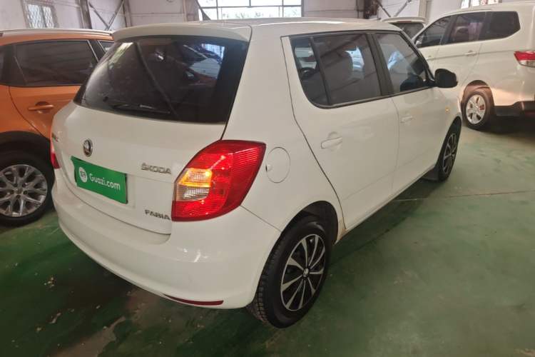 Used Skoda Fabia 2014 1.4L Automatic Crystal Edition Rear Right 45 Deg