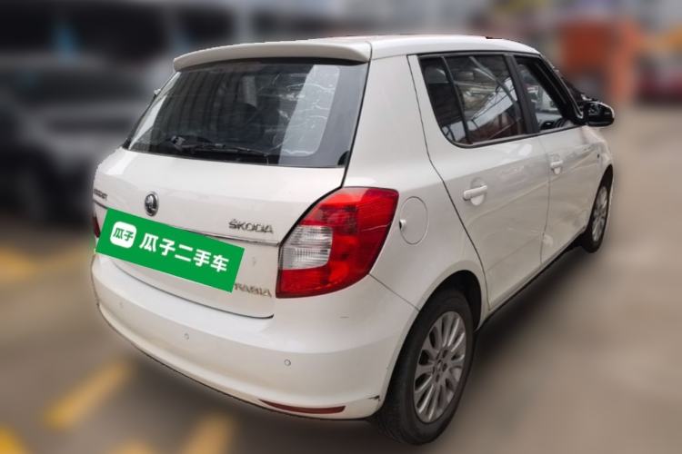 Used Skoda Fabia 2014 1.6L Automatic Crystal Edition Rear Right 45 Deg