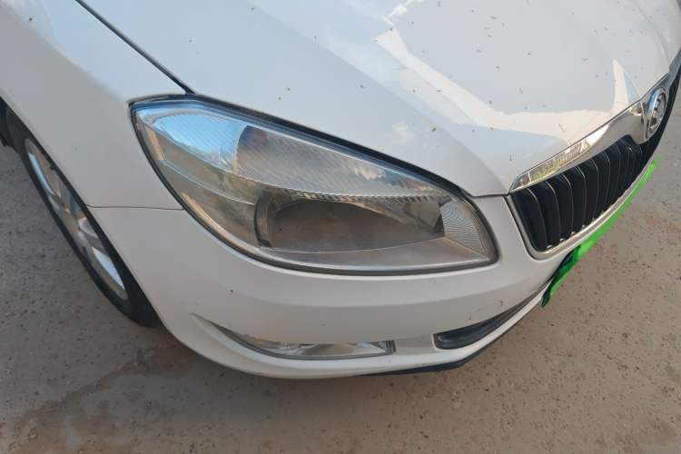 Used Skoda Fabia 2014 1.4L Automatic Crystal Edition Right Front Headlight