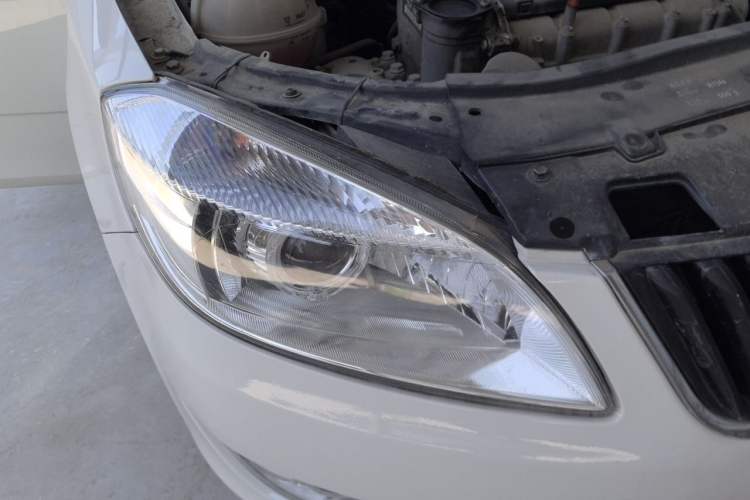 Used Skoda Fabia 2014 1.4L Automatic Crystal Edition Right Front Headlight