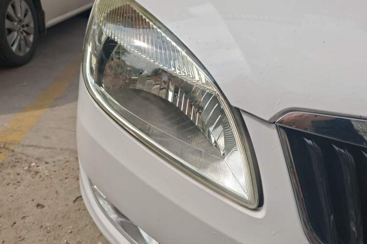 Used Skoda Fabia 2014 1.4L Automatic Crystal Edition Right Front Headlight