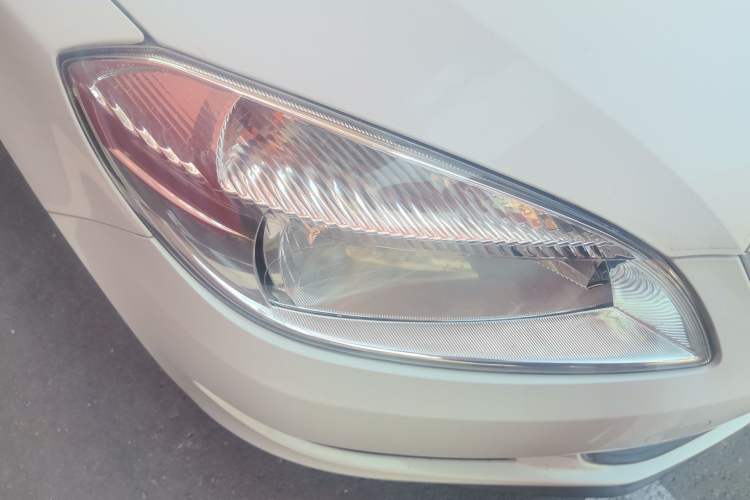Used Skoda Fabia 2014 1.4L Automatic Crystal Edition Right Front Headlight